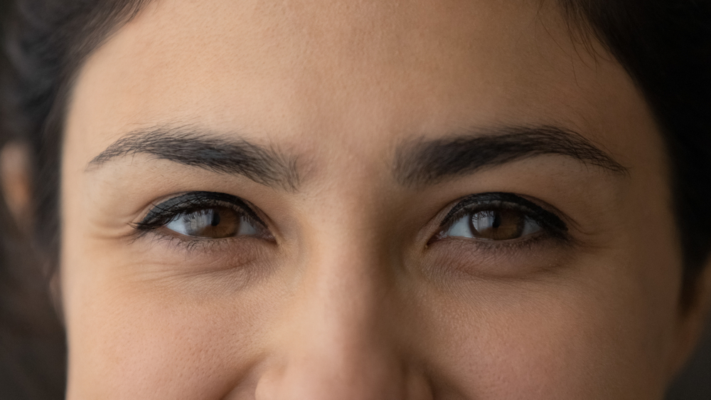 Ojos de una mujer con arrugas que muestran cómo ha cambiado la apariencia de su rostro